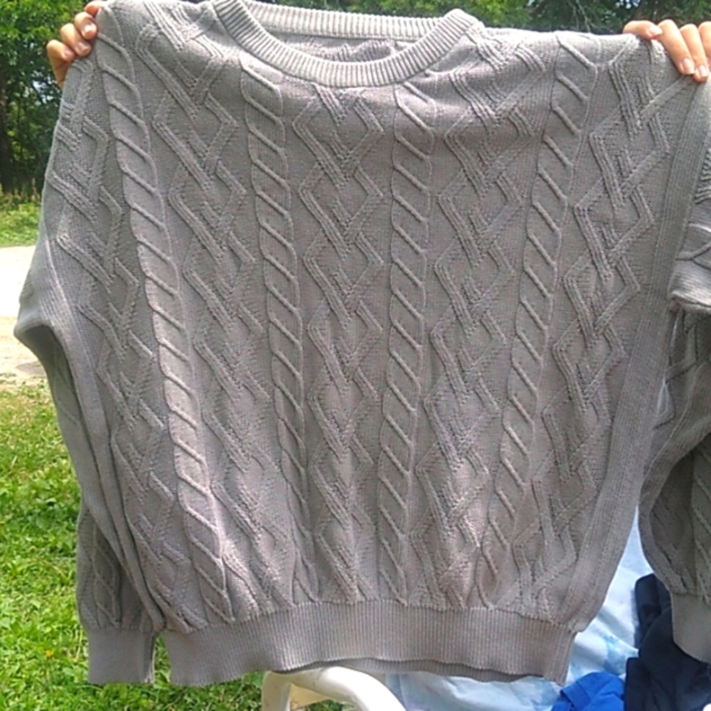 Sweater grey.
